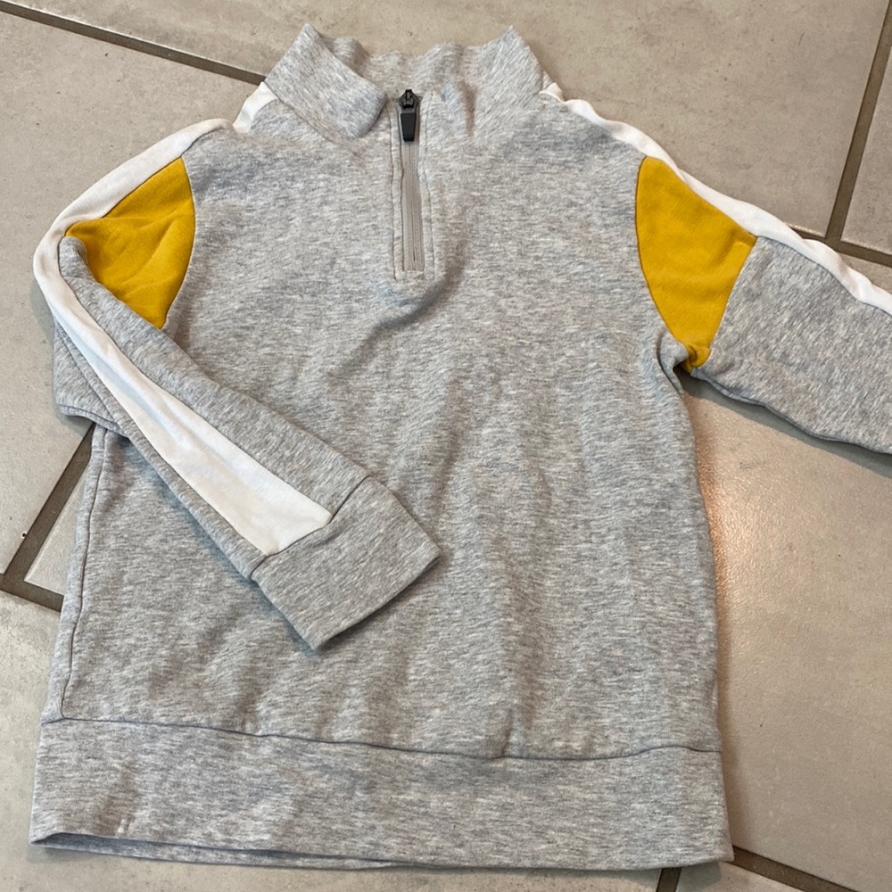 Boys lightweight pullover jacket. Size 3T-4T.